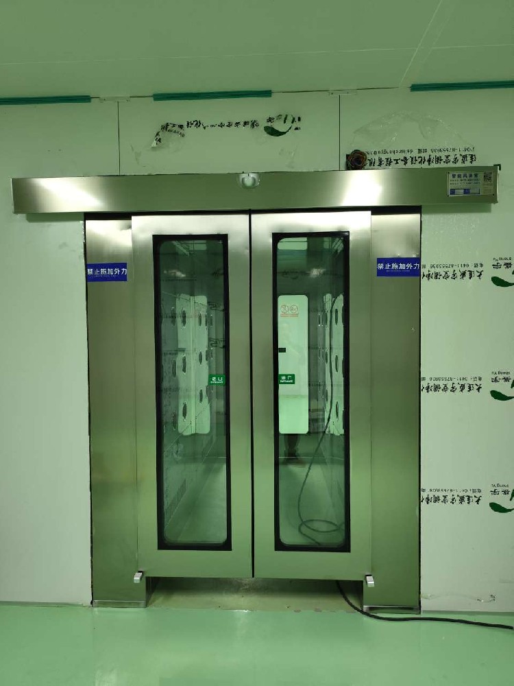 上海感應(yīng)移門(mén)風(fēng)淋室在化工廠的應(yīng)用